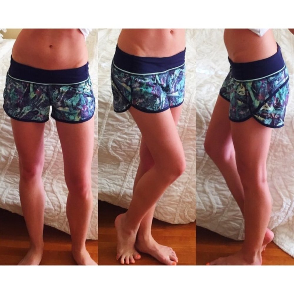 Lululemon 💕 Iridescent Navy Speed Shorts Floral 4